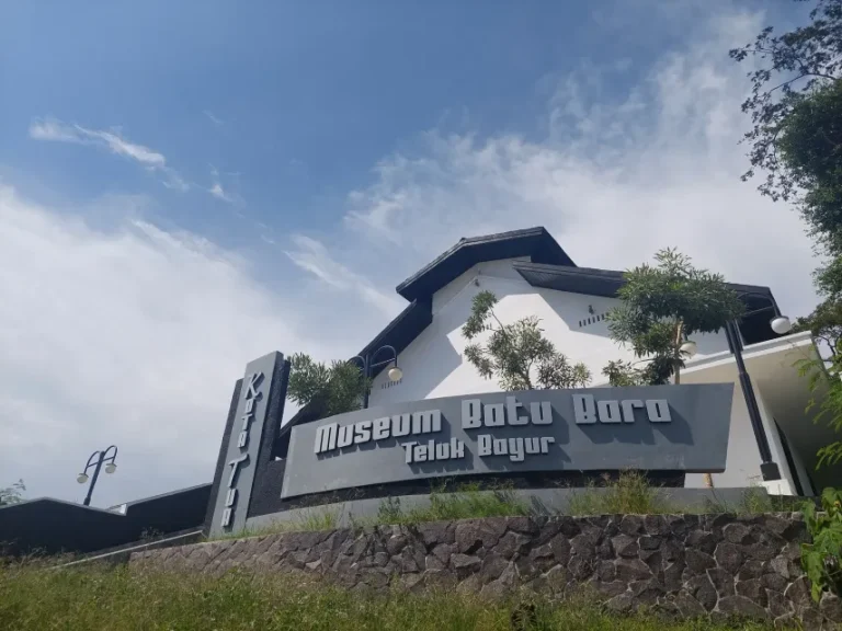 Museum batu bara di jalan kamar bola rt19 teluk bayur berau 663cdbbc38ca7